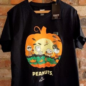 NWT Unisex Size Large Peanuts Halloween Shirt